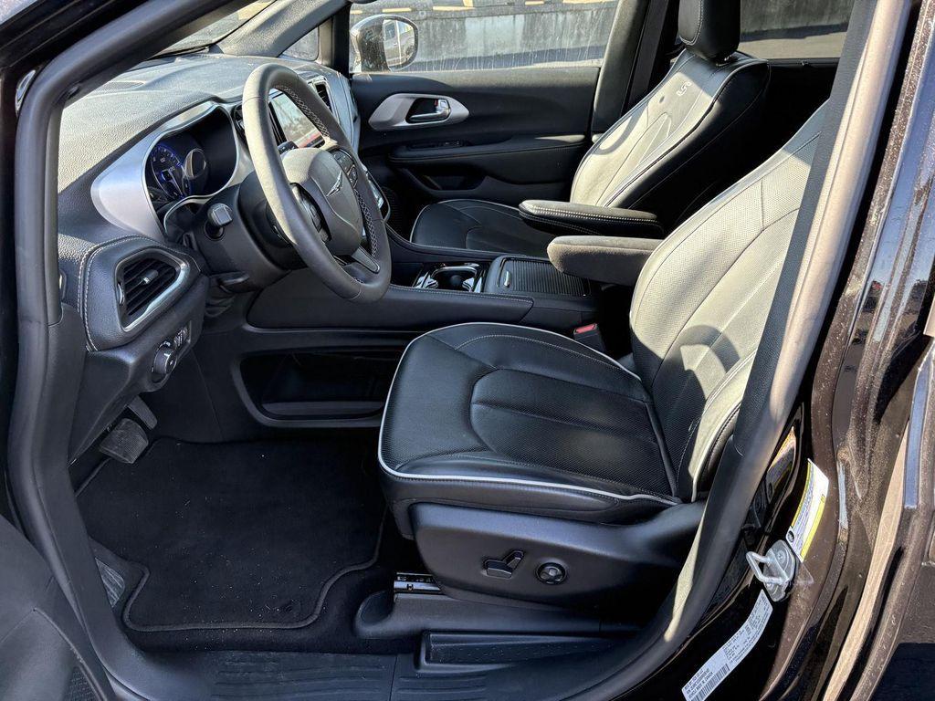 used 2025 Chrysler Pacifica car, priced at $41,000