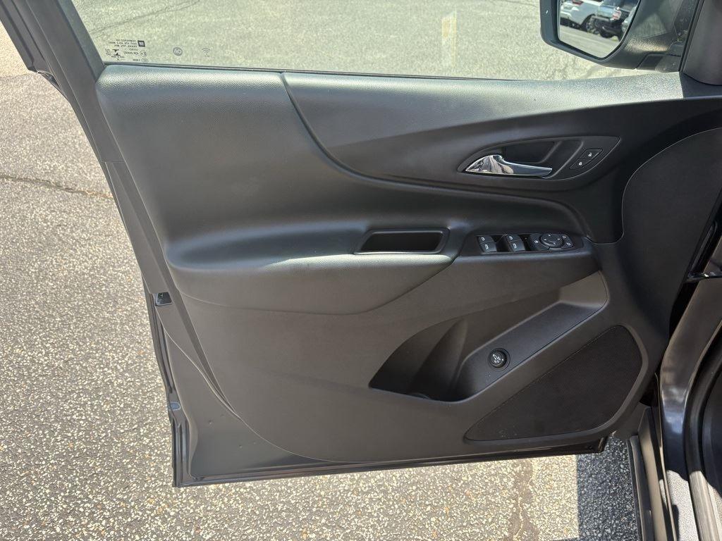 used 2022 Chevrolet Equinox car, priced at $19,000