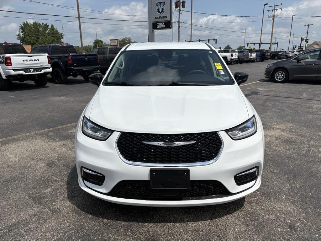used 2024 Chrysler Pacifica car, priced at $31,300