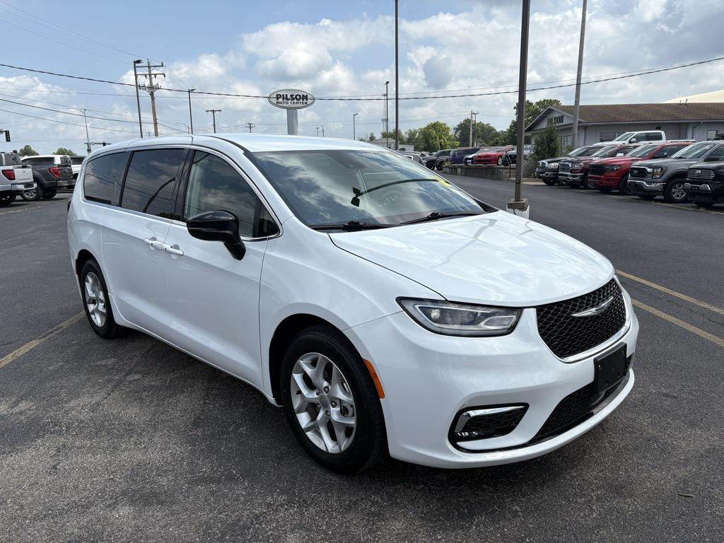used 2024 Chrysler Pacifica car, priced at $31,300