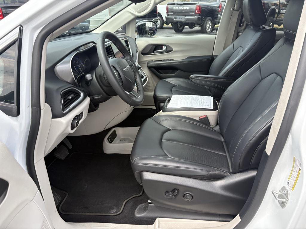used 2024 Chrysler Pacifica car, priced at $31,300