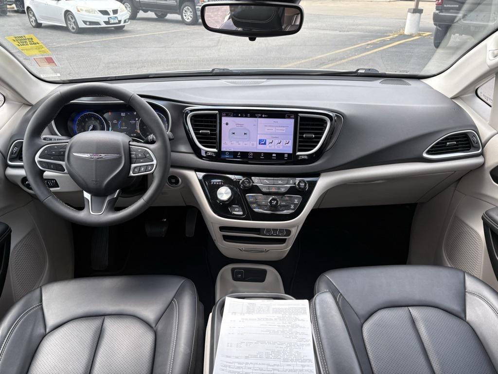used 2024 Chrysler Pacifica car, priced at $31,300