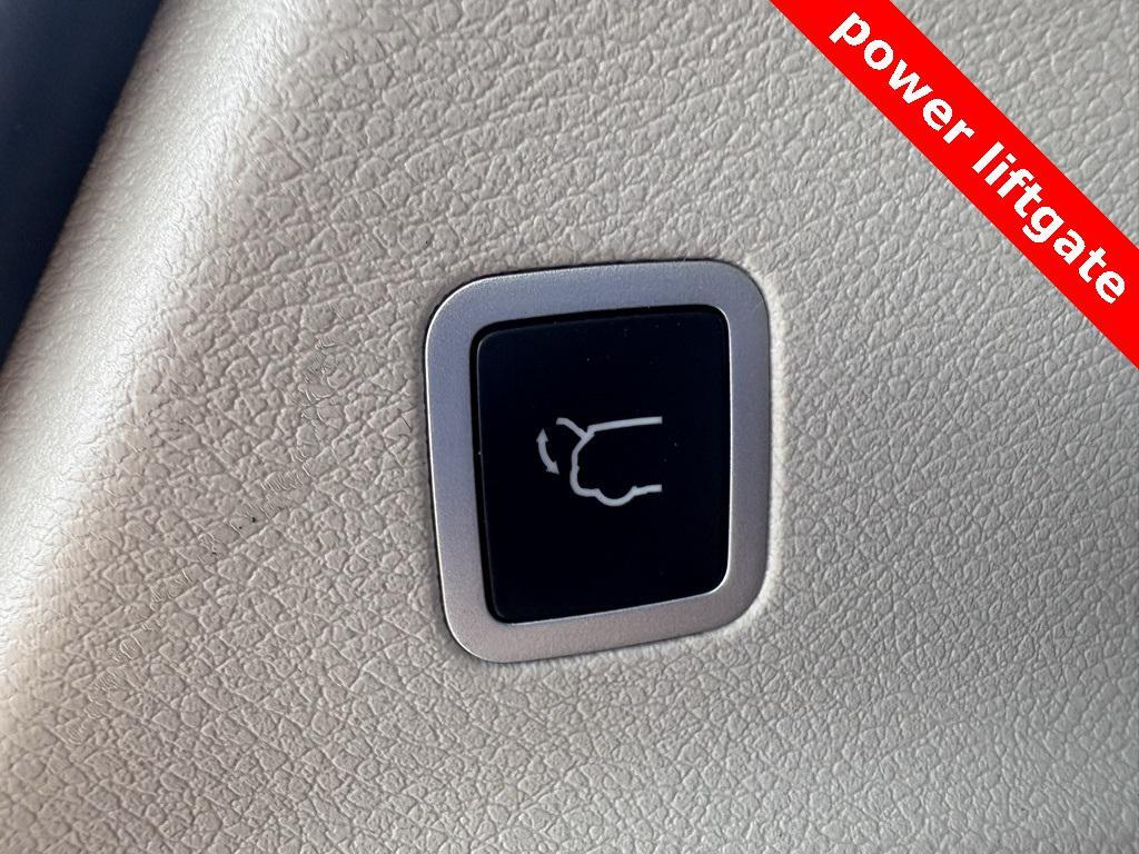 used 2024 Chrysler Pacifica car, priced at $31,300