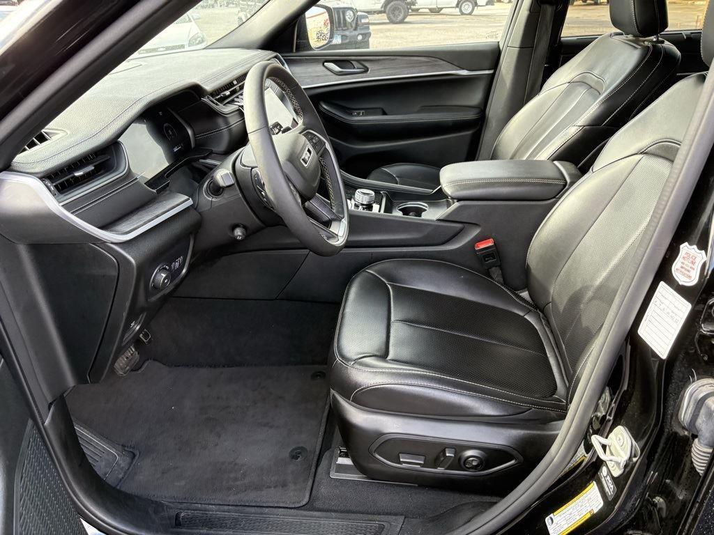 used 2024 Jeep Grand Cherokee L car, priced at $33,400