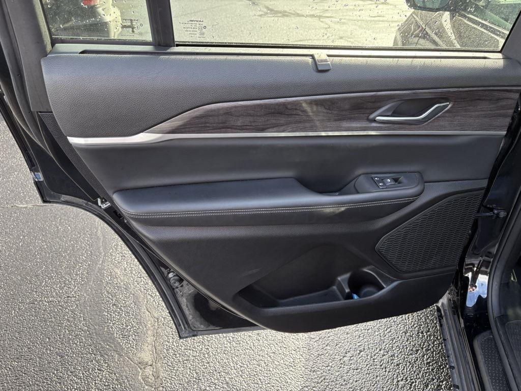 used 2024 Jeep Grand Cherokee L car, priced at $33,400