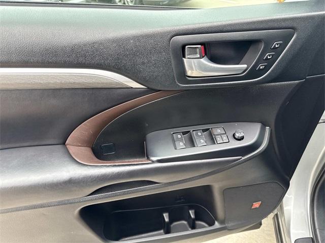 used 2018 Toyota Highlander car, priced at $29,987