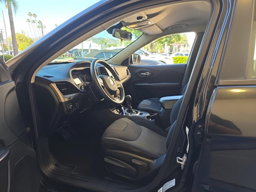 used 2015 Jeep Cherokee car, priced at $12,987