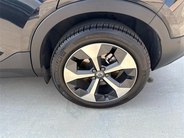used 2023 Volvo XC40 car, priced at $29,987