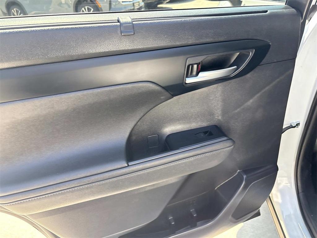 used 2023 Toyota Highlander car, priced at $36,697