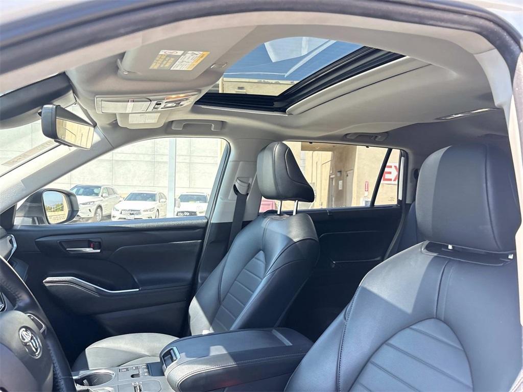used 2023 Toyota Highlander car, priced at $36,697