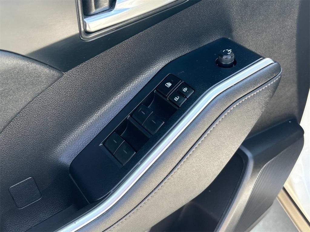 used 2023 Toyota Highlander car, priced at $36,697