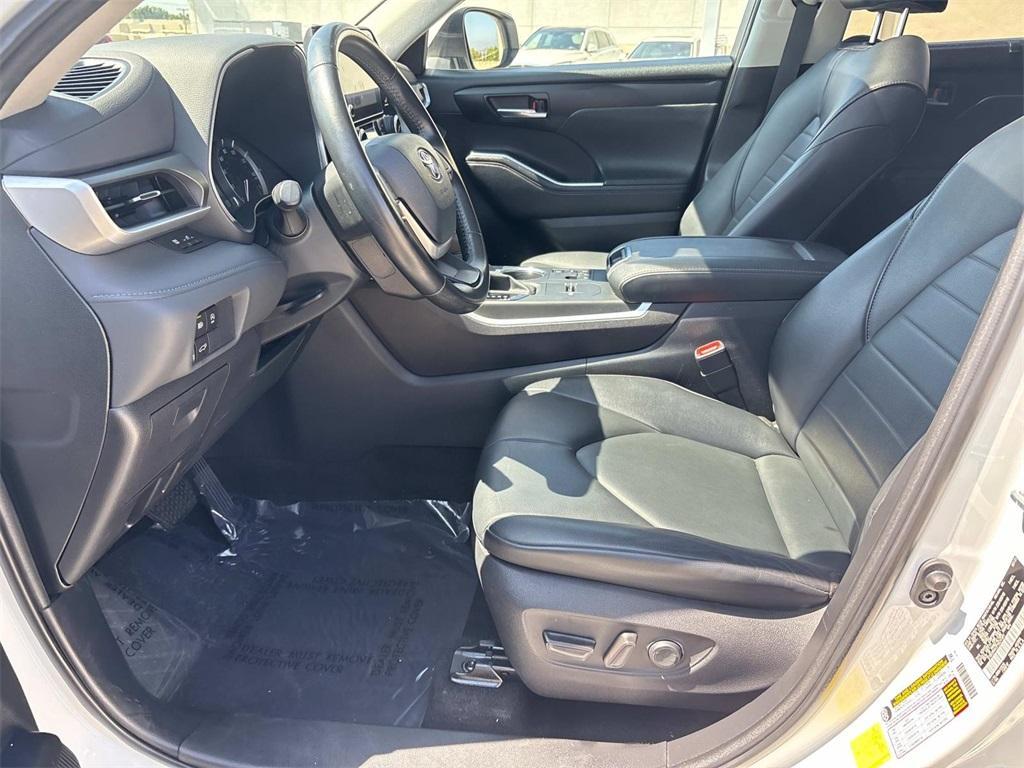 used 2023 Toyota Highlander car, priced at $36,697
