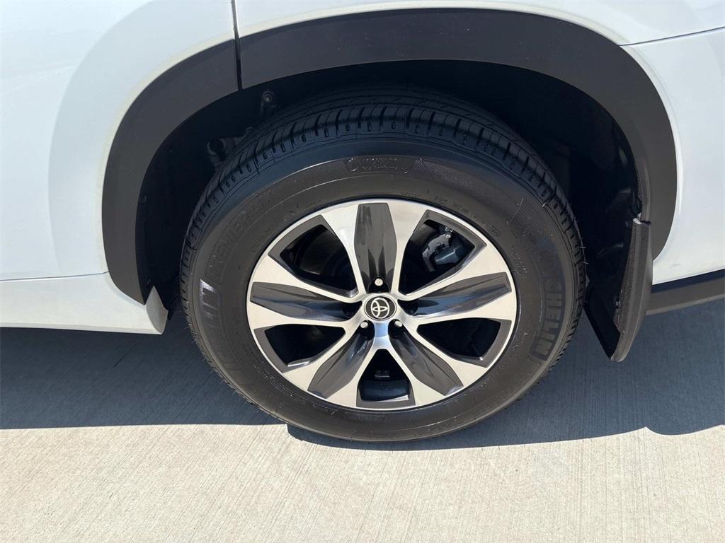 used 2023 Toyota Highlander car, priced at $36,697