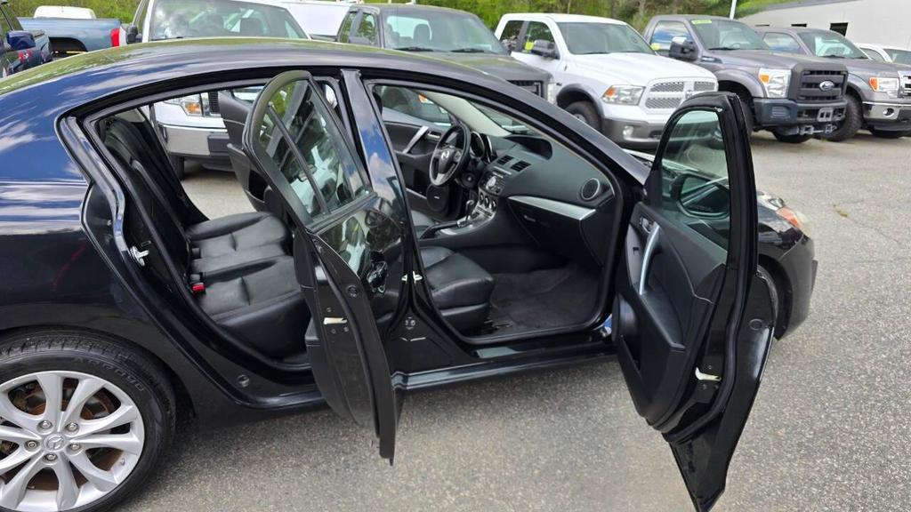 used 2011 Mazda Mazda3 car, priced at $8,900
