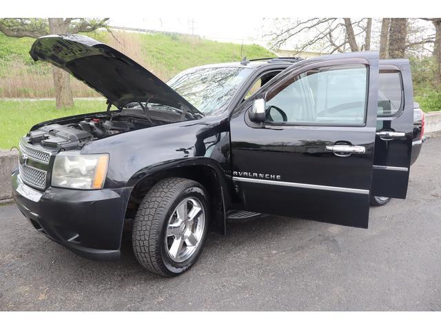 used 2011 Chevrolet Avalanche car, priced at $9,999
