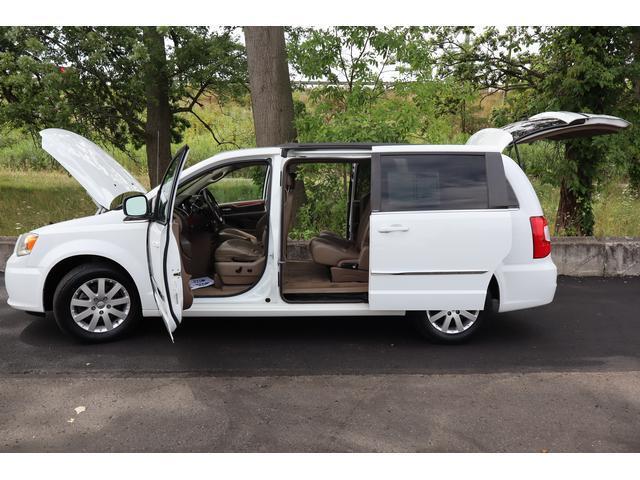 used 2014 Chrysler Town & Country car, priced at $6,499