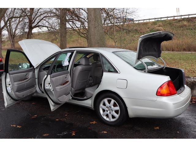 used 2001 Toyota Avalon car, priced at $3,999