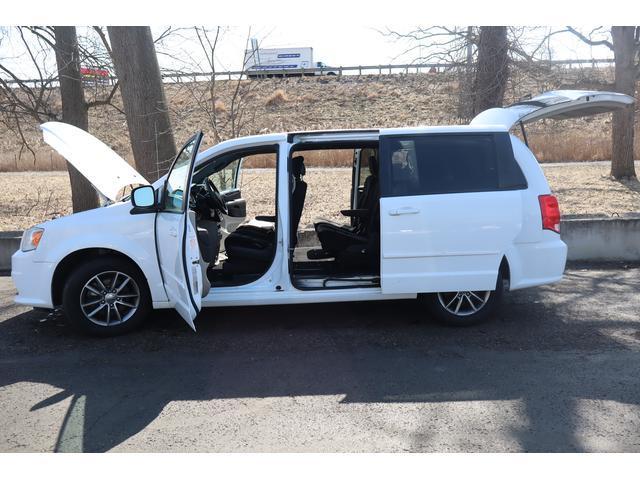 used 2016 Dodge Grand Caravan car, priced at $5,999