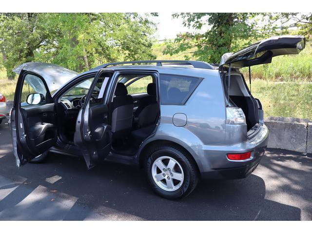 used 2010 Mitsubishi Outlander car, priced at $5,499
