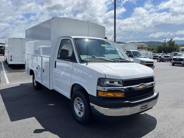 new 2025 Chevrolet Express 3500 car, priced at $43,378