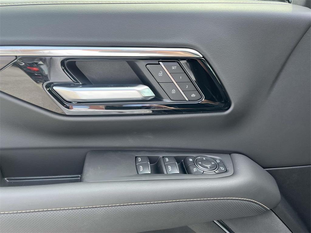 new 2025 Chevrolet Suburban car, priced at $77,488