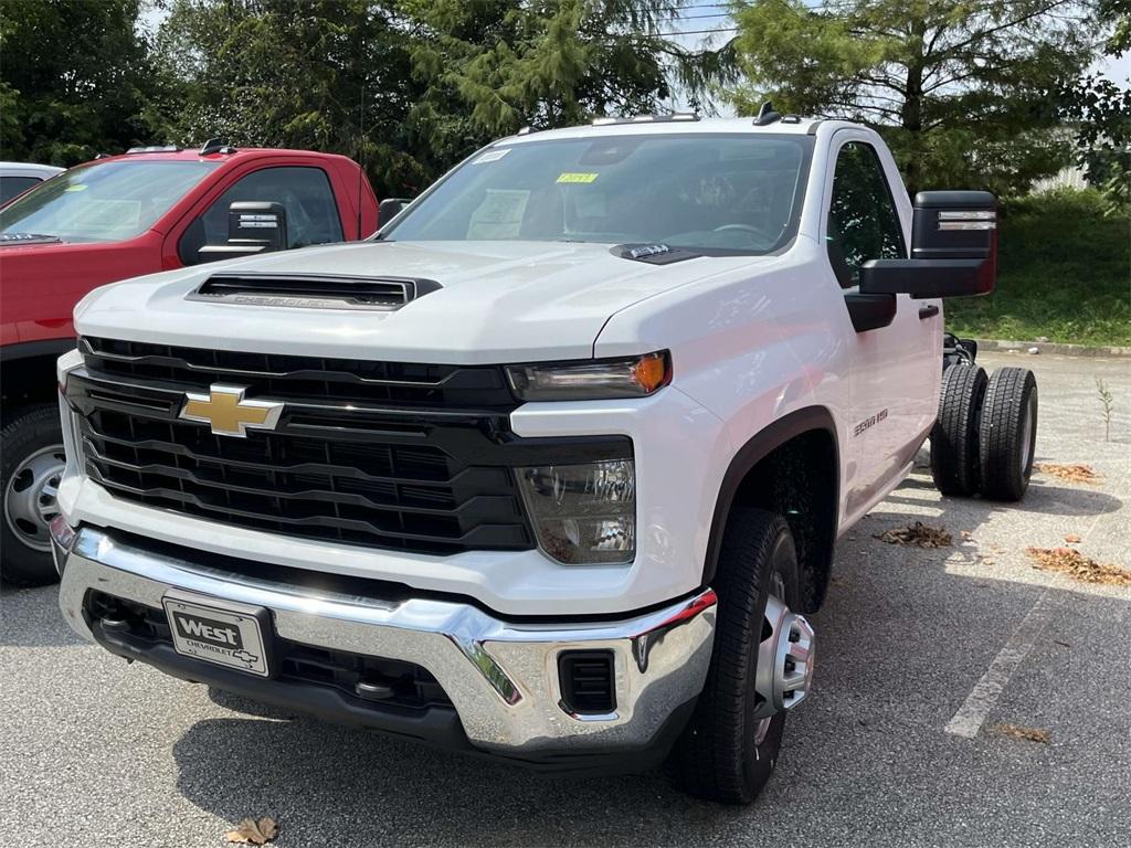 new 2024 Chevrolet Silverado 3500 car, priced at $48,108