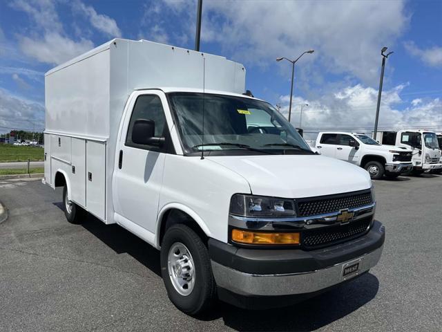 new 2025 Chevrolet Express 3500 car, priced at $43,378