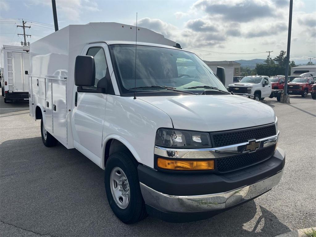 new 2025 Chevrolet Express 3500 car, priced at $66,399