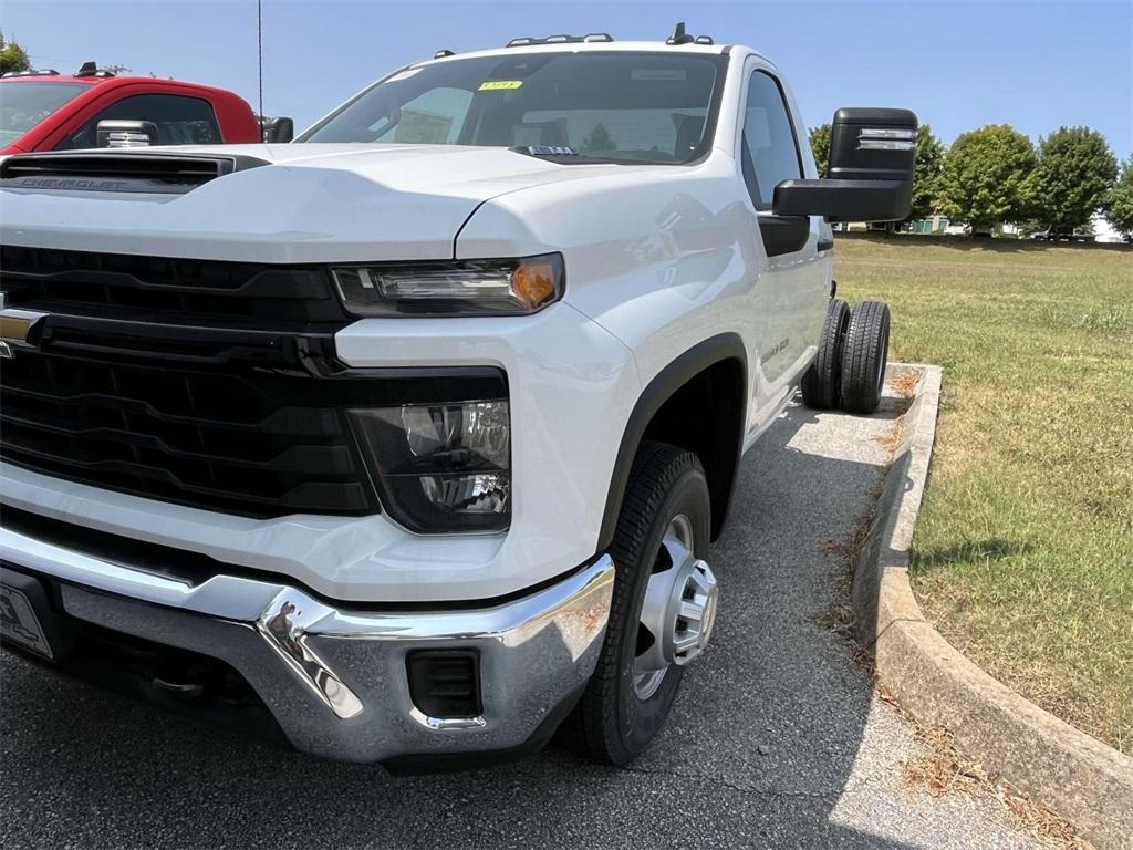 new 2024 Chevrolet Silverado 3500 car, priced at $48,108