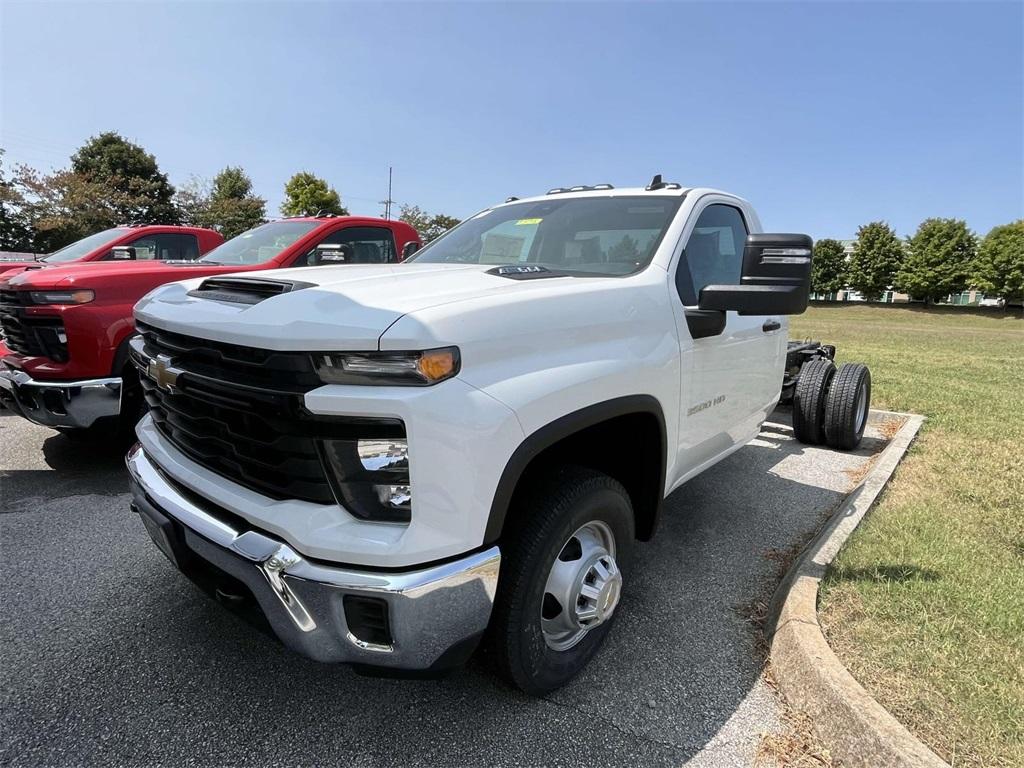 new 2024 Chevrolet Silverado 3500 car, priced at $48,108