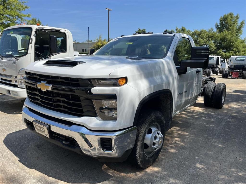 new 2024 Chevrolet Silverado 3500 car, priced at $48,108