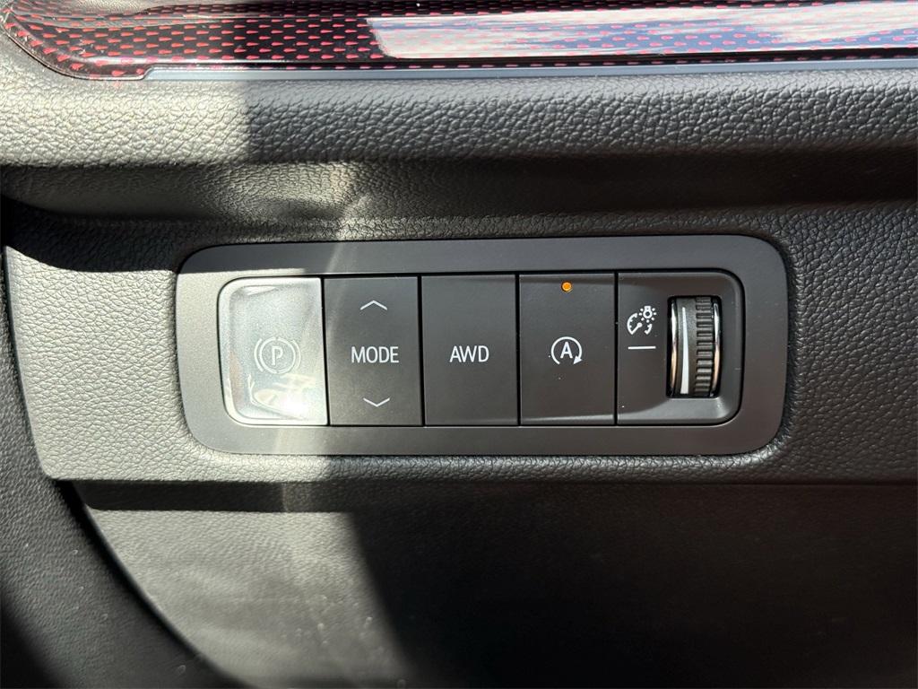 used 2024 Chevrolet Traverse car, priced at $47,495