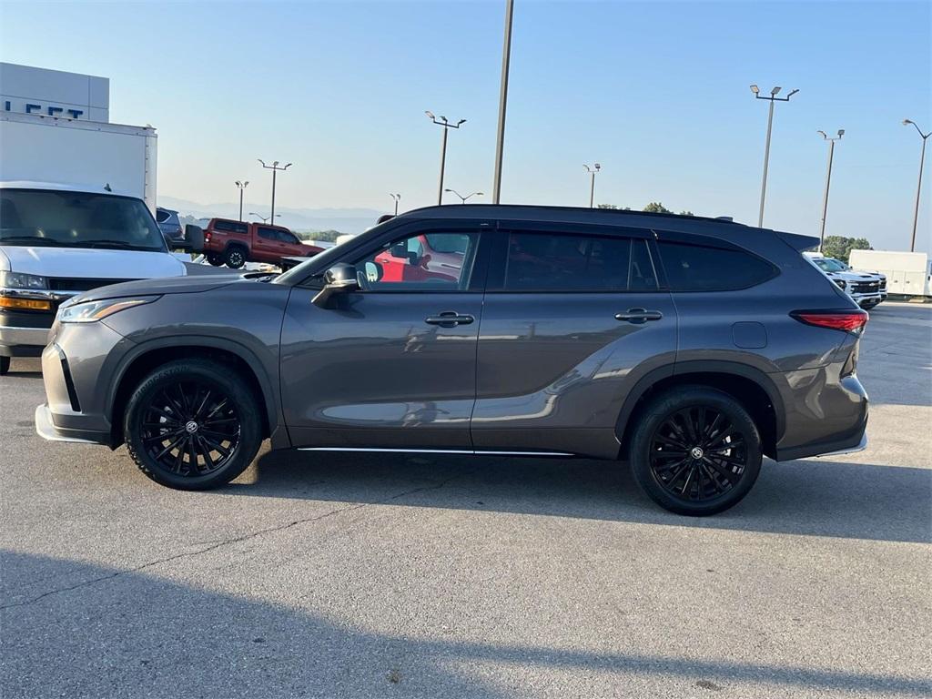 used 2023 Toyota Highlander car, priced at $41,995