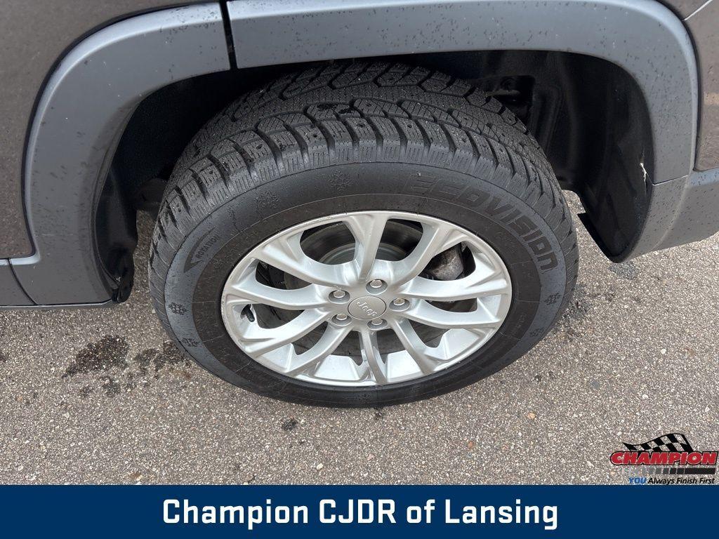 used 2019 Jeep Cherokee car, priced at $15,554