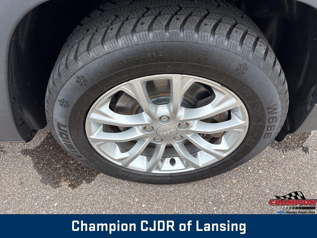 used 2019 Jeep Cherokee car, priced at $15,554