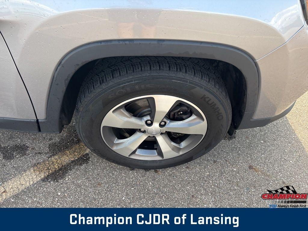 used 2020 Jeep Cherokee car, priced at $15,954
