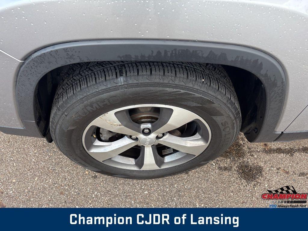 used 2020 Jeep Cherokee car, priced at $15,954