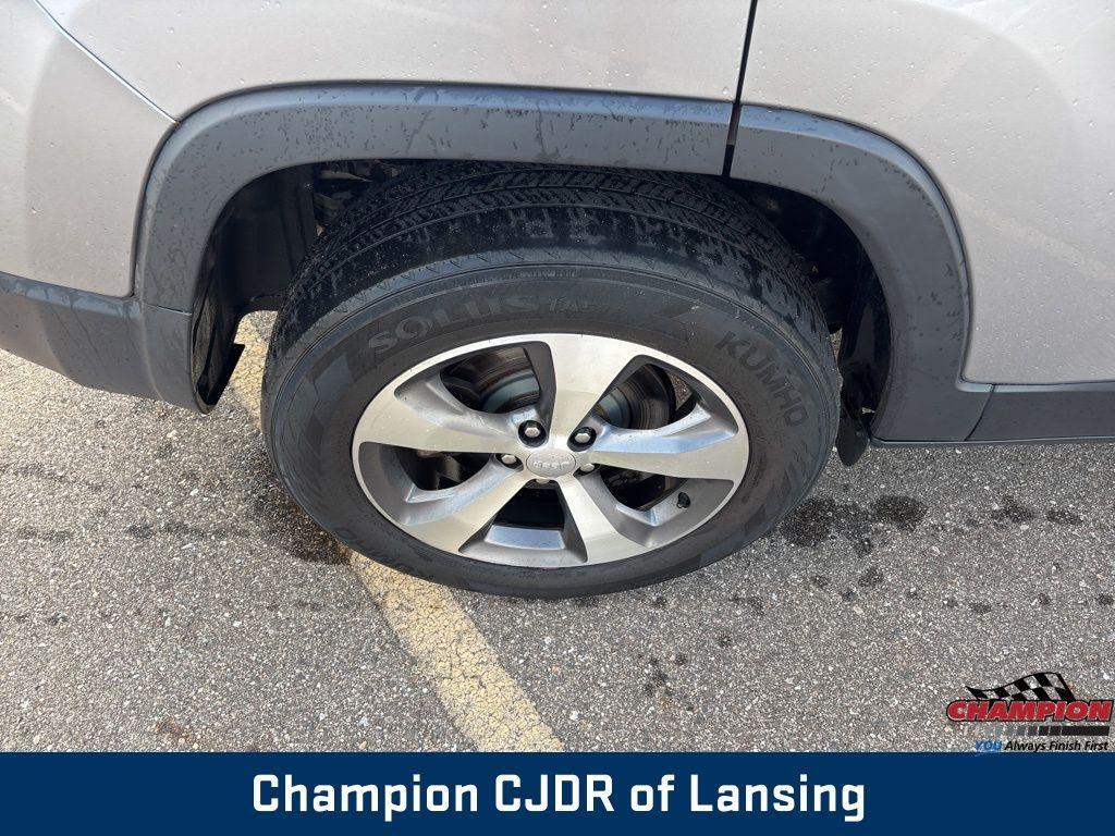 used 2020 Jeep Cherokee car, priced at $15,954