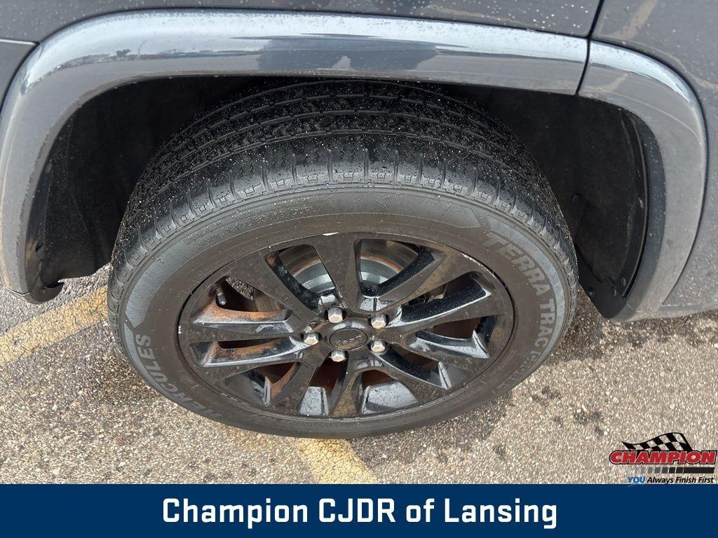 used 2017 Jeep Grand Cherokee car, priced at $15,124