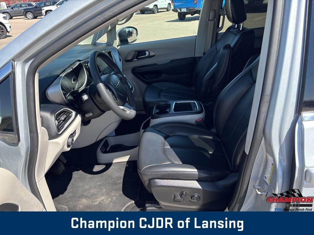 used 2023 Chrysler Pacifica car, priced at $25,954