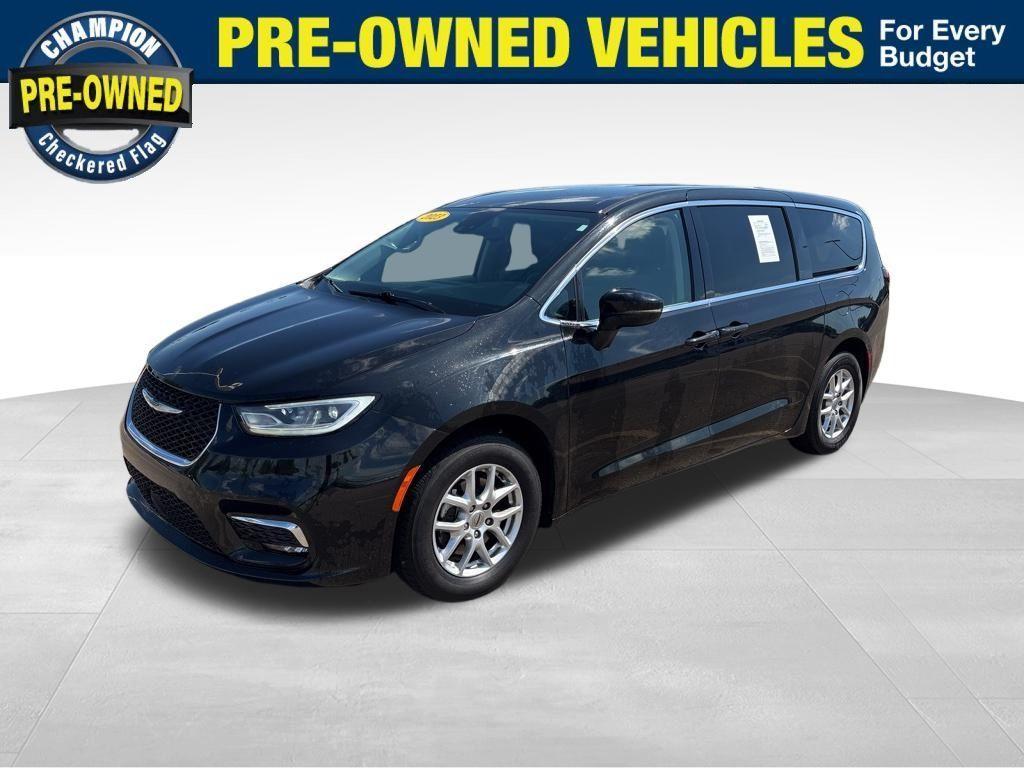 used 2023 Chrysler Pacifica car, priced at $24,334