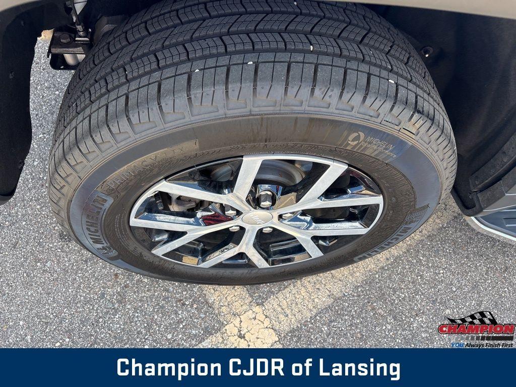 used 2024 Jeep Grand Cherokee car, priced at $41,392