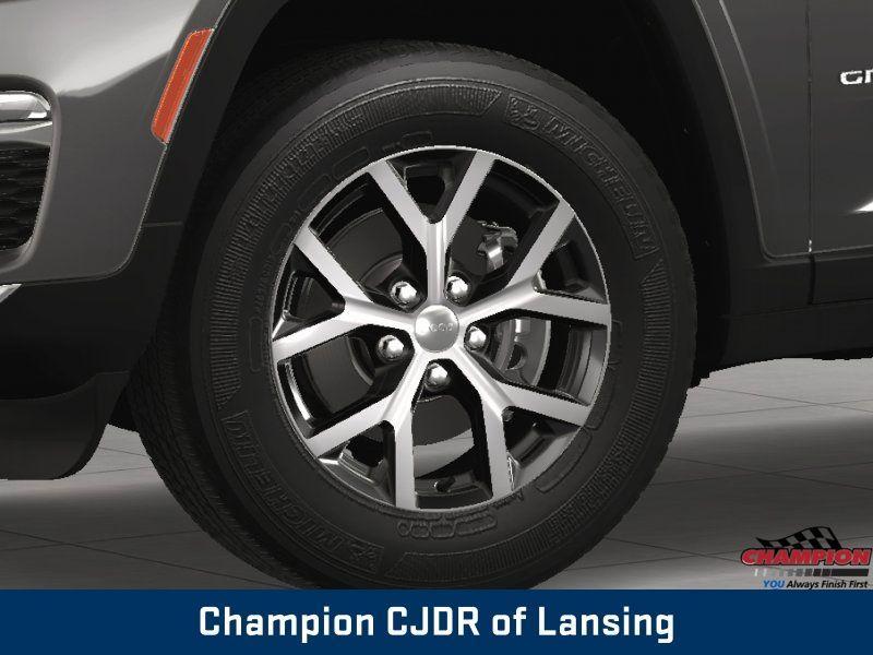 new 2025 Jeep Grand Cherokee car, priced at $41,605