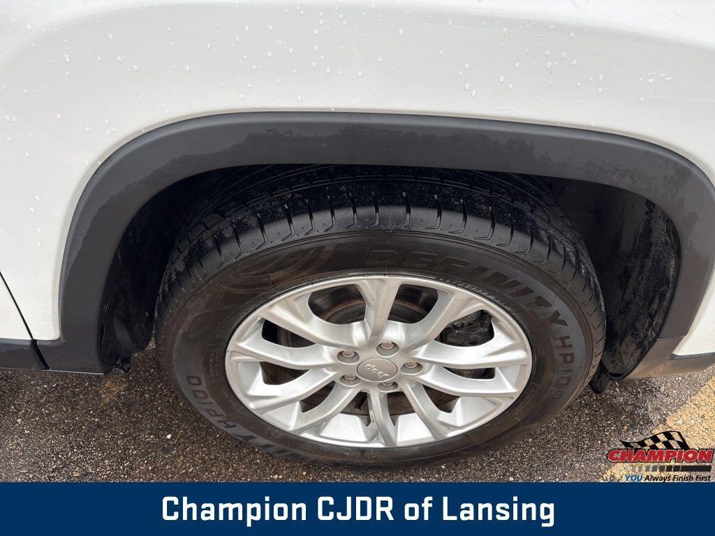 used 2021 Jeep Cherokee car, priced at $17,554