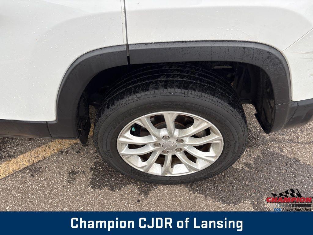 used 2021 Jeep Cherokee car, priced at $15,981