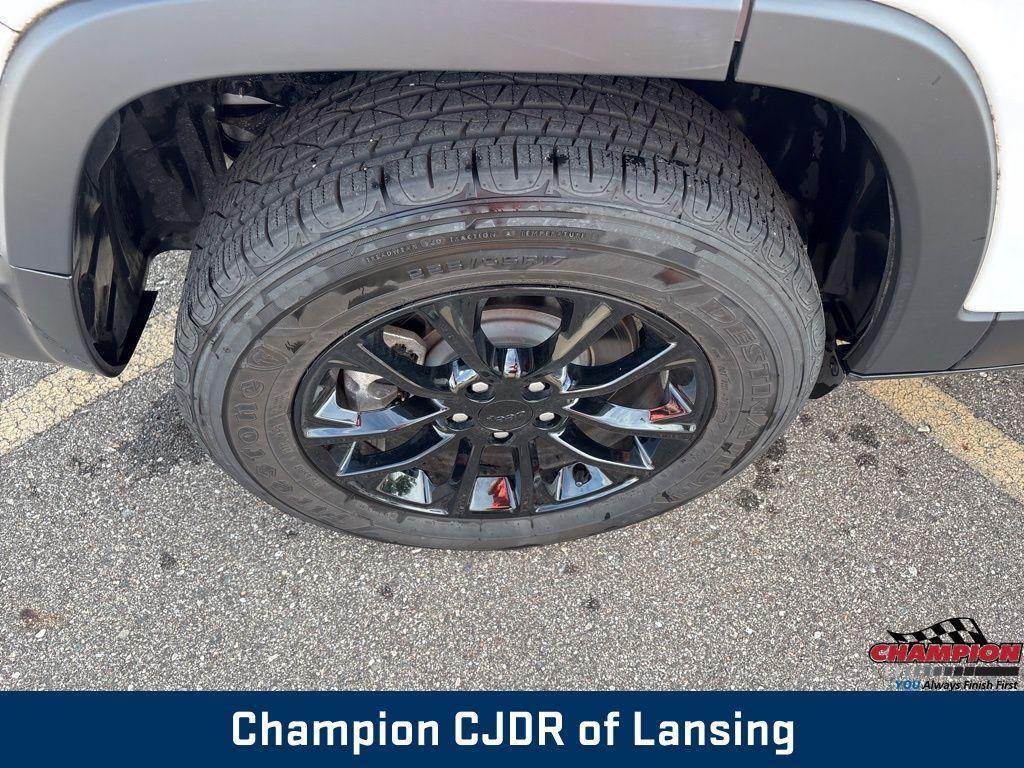used 2023 Jeep Cherokee car, priced at $25,286