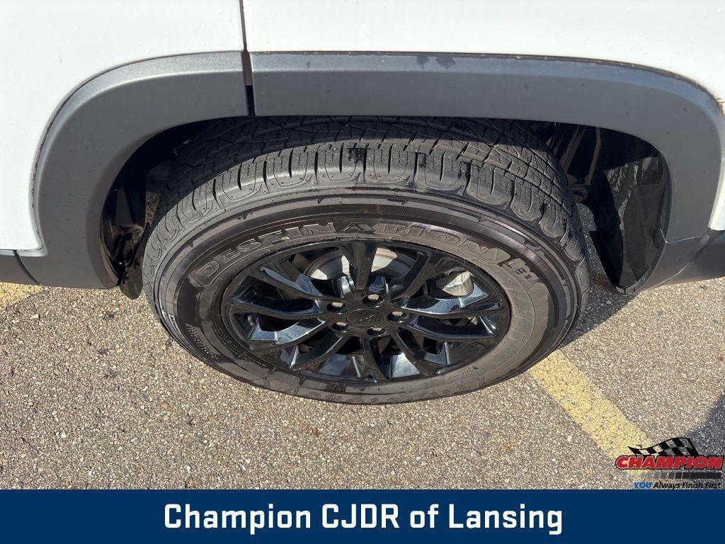 used 2023 Jeep Cherokee car, priced at $25,286