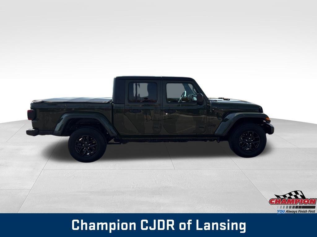 used 2022 Jeep Gladiator car, priced at $33,324