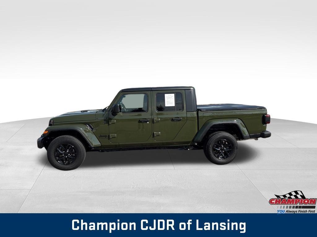 used 2022 Jeep Gladiator car, priced at $33,324