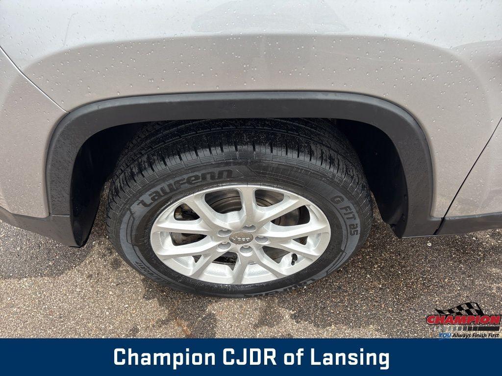 used 2018 Jeep Cherokee car, priced at $10,954